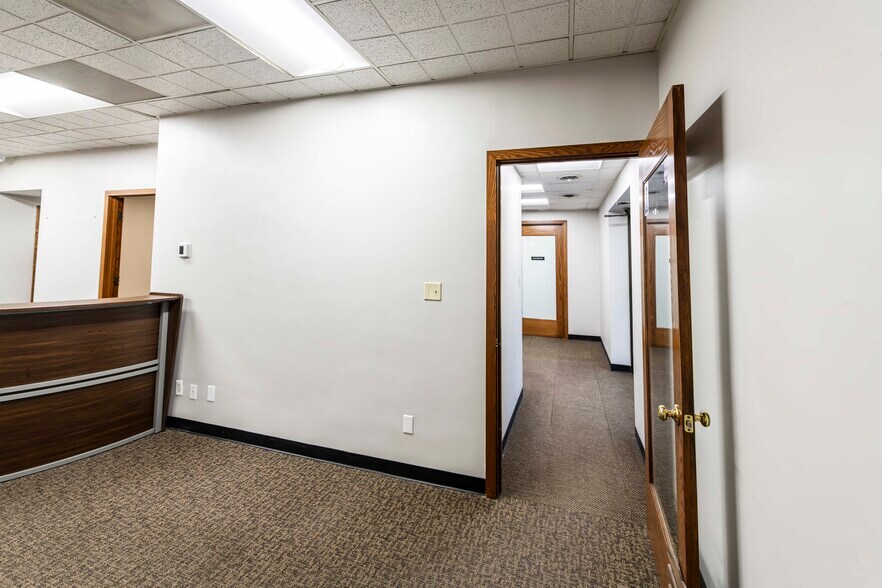 More Photos Of 1119 N 42nd St, Grand Forks Office For Lease