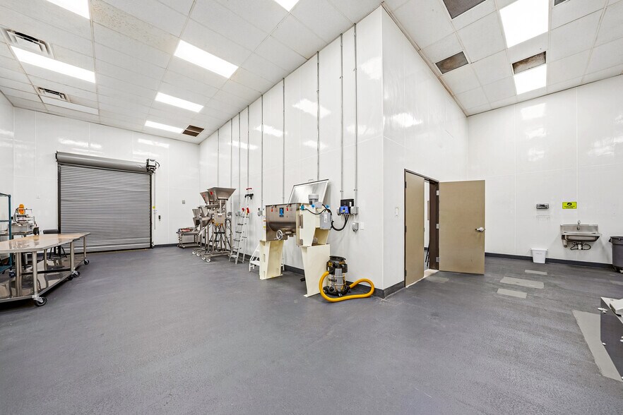 More Photos Of 710 Jefferson Ave, Ashland Light Manufacturing For Lease