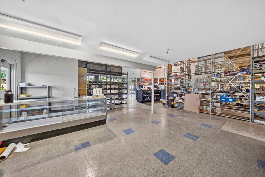 More Photos Of 3755 Crater Lake Hwy, Medford Freestanding For Sale