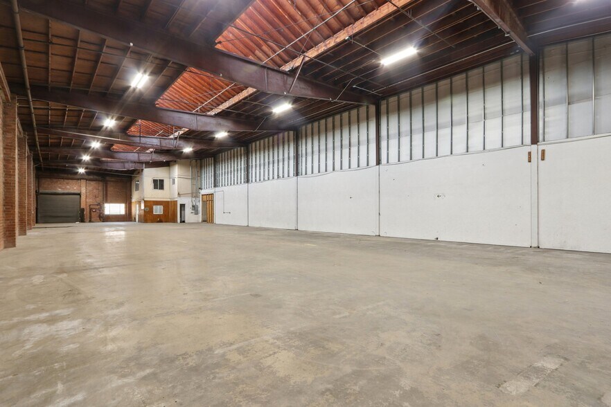 More Photos Of 6505 McKinley Ave, Los Angeles Manufacturing For Lease
