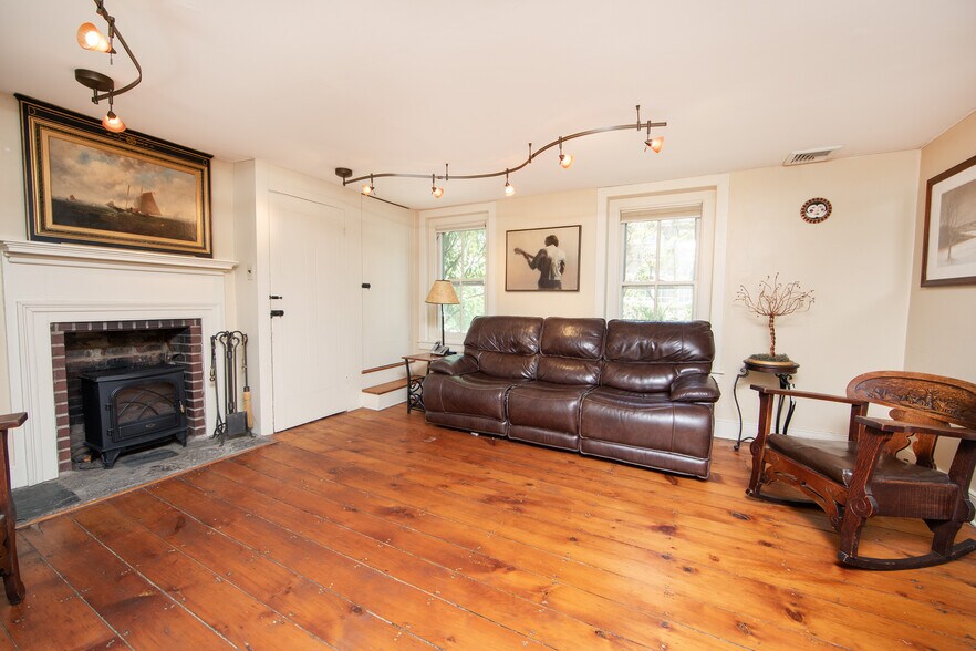 More Photos Of 69 E Oakland Ave, Doylestown Office For Sale