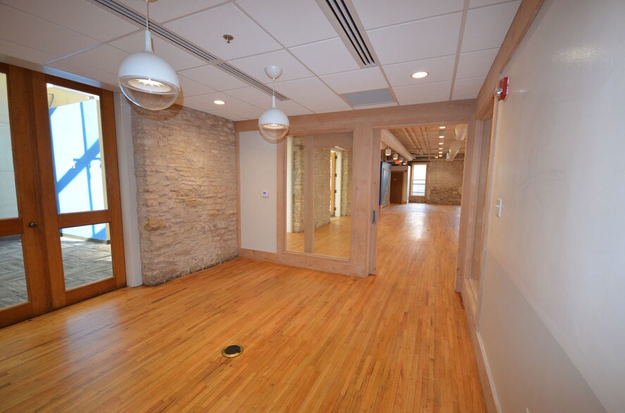 More Photos Of 620 Congress Ave, Austin Office For Lease