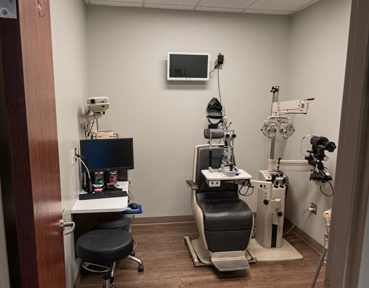 More Photos Of 7067 Veterans Pky, Pell City Medical For Lease