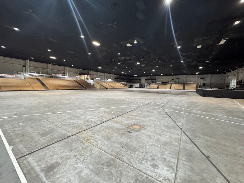 More Photos Of 10408 State Highway 64 E, Tyler Theater Concert Hall For Sale