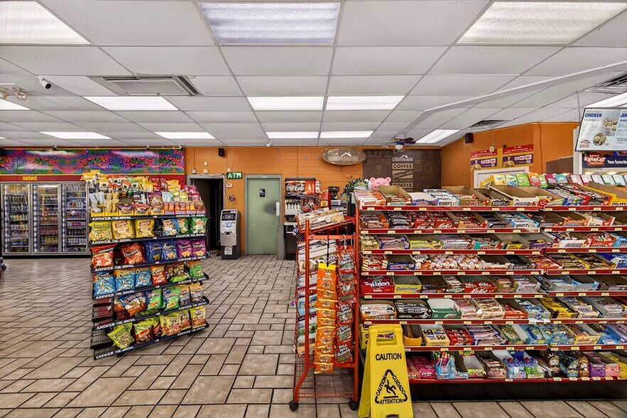 More Photos Of 4 Park Of Commerce Way, Savannah Convenience Store For Sale