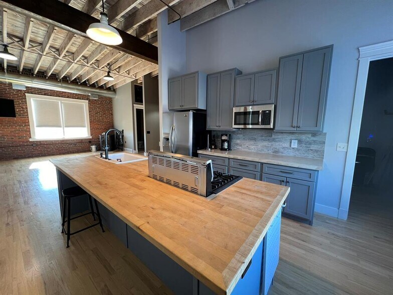 More Photos Of 700 Keogh Ct, Great Falls Light Distribution For Lease