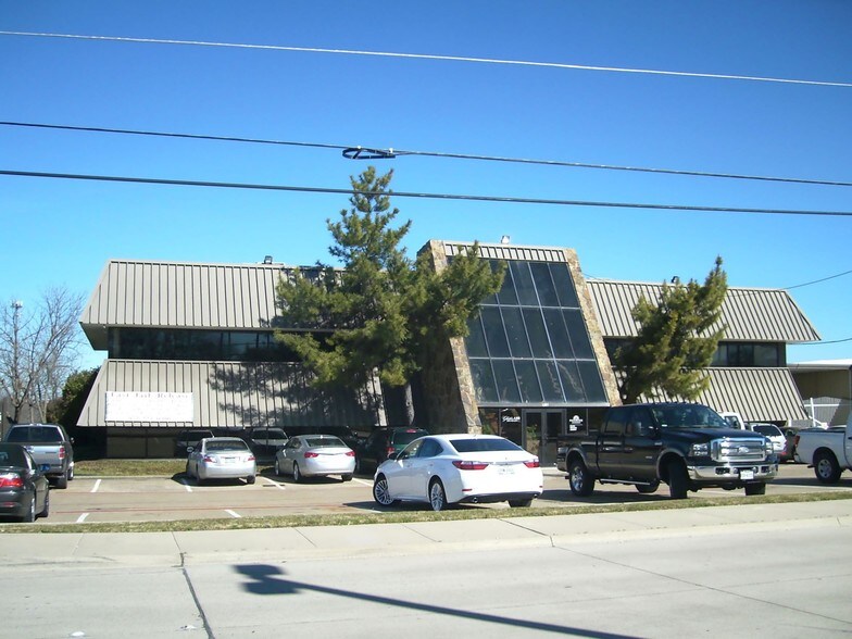 More Photos Of 1301 E Parkerville Rd, DeSoto Light Manufacturing For Sale