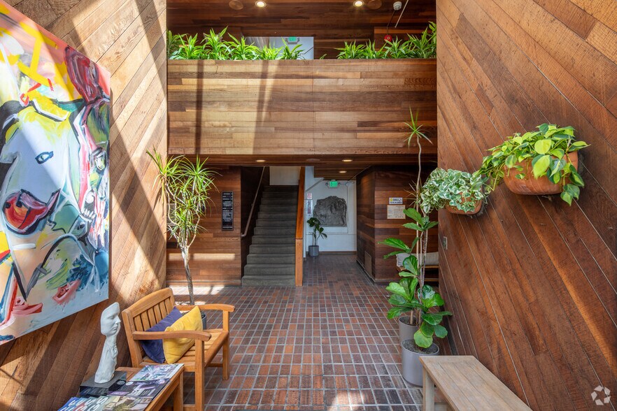 More Photos Of 1112 Ocean Dr, Manhattan Beach Office For Lease