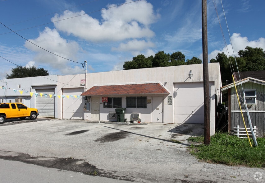 Primary Photo Of 267-269 NE 32nd Ct, Oakland Park Warehouse For Lease