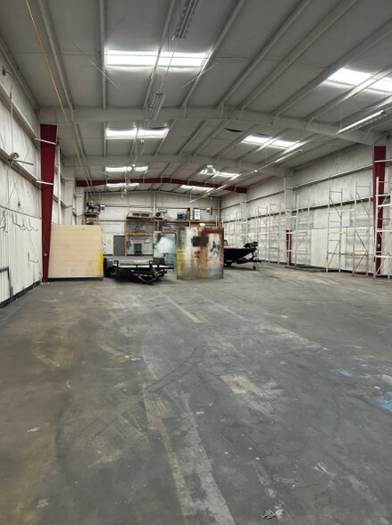 Primary Photo Of 130 Hunter Ct, Bowling Green Industrial For Lease