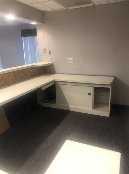 More Photos Of 31040-31046 Utica Rd, Fraser Office Residential For Lease