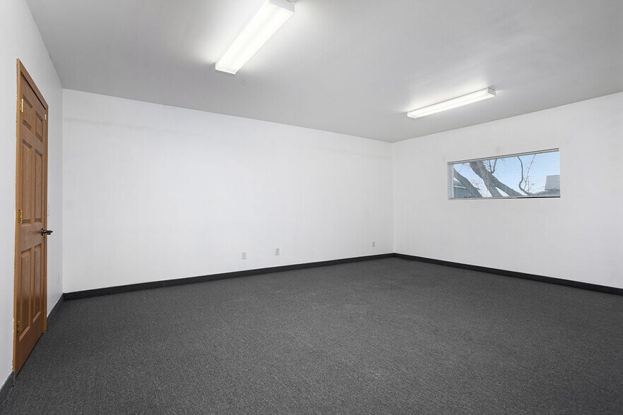 More Photos Of 2001 8th Ave SE, Minot General Retail For Sale