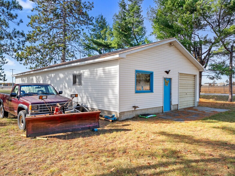 More Photos Of 1024 S I 75 Business Loop, Grayling Hotel For Sale