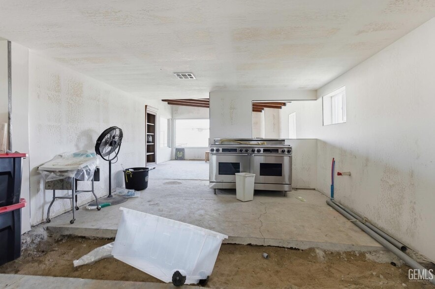More Photos Of 2800 Patton Way, Bakersfield Specialty For Sale