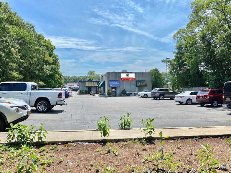 More Photos Of 3021-3023 Jericho Tpke, East Northport Storefront For Lease