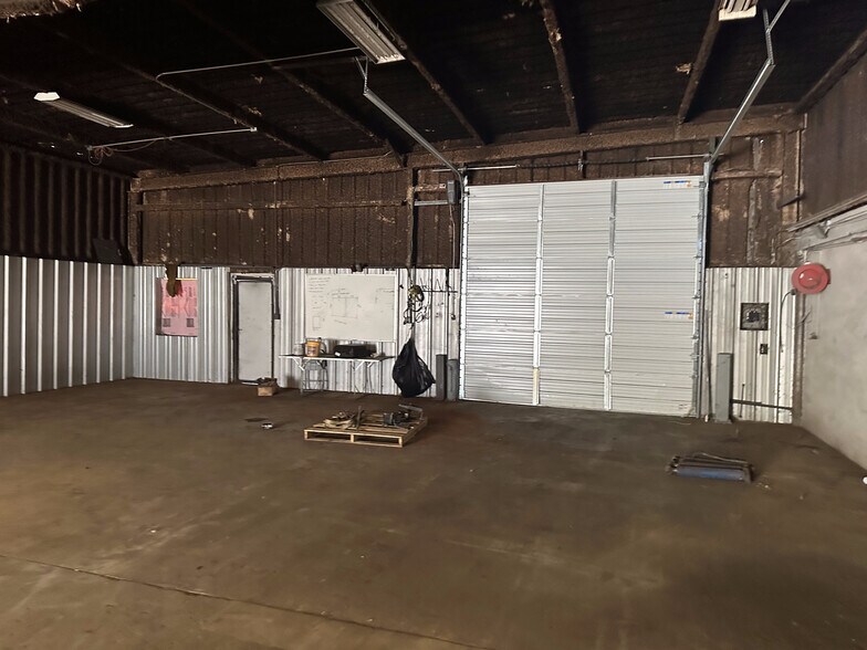 More Photos Of 1398 Stonewall St, Memphis Warehouse For Lease