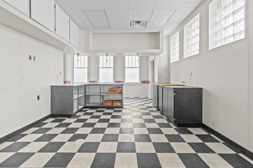 More Photos Of 470 N 4th St, Aurora Freestanding For Sale