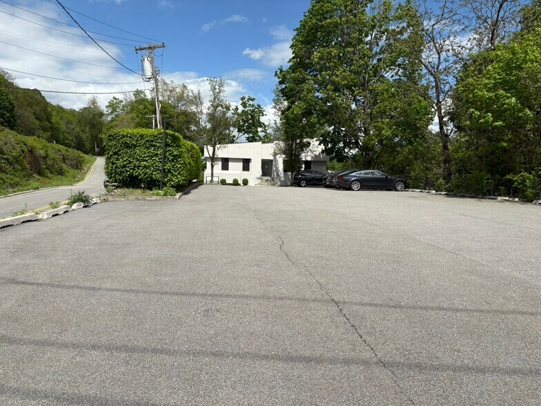 More Photos Of 9 Hunts Ln, Chappaqua Loft Creative Space For Lease