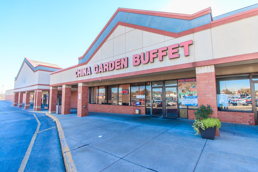 More Photos Of 625-725 W Central Ave, Springboro Storefront For Lease