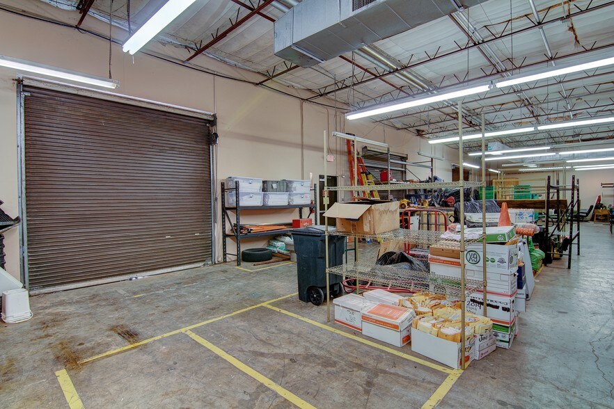 More Photos Of 410 S Trade Center Pky, The Woodlands Flex For Lease