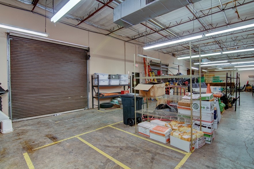 More Photos Of 410 S Trade Center Pky, The Woodlands Flex For Lease