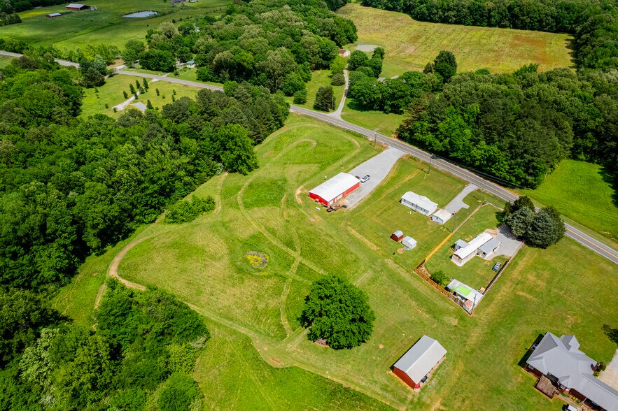 More Photos Of 1111 Mount Tabor Rd, Hartselle Showroom For Sale