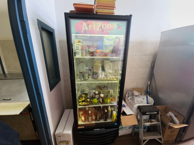 More Photos Of 15 Berkley Rd, Barnesville Restaurant For Sale