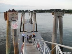 More Photos Of 7 Bond St, Great Neck Apartments For Lease