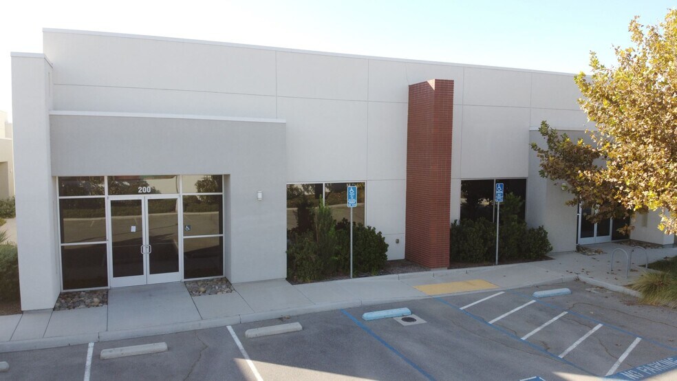 More Photos Of 11837 Bolthouse Dr, Bakersfield Unknown For Lease