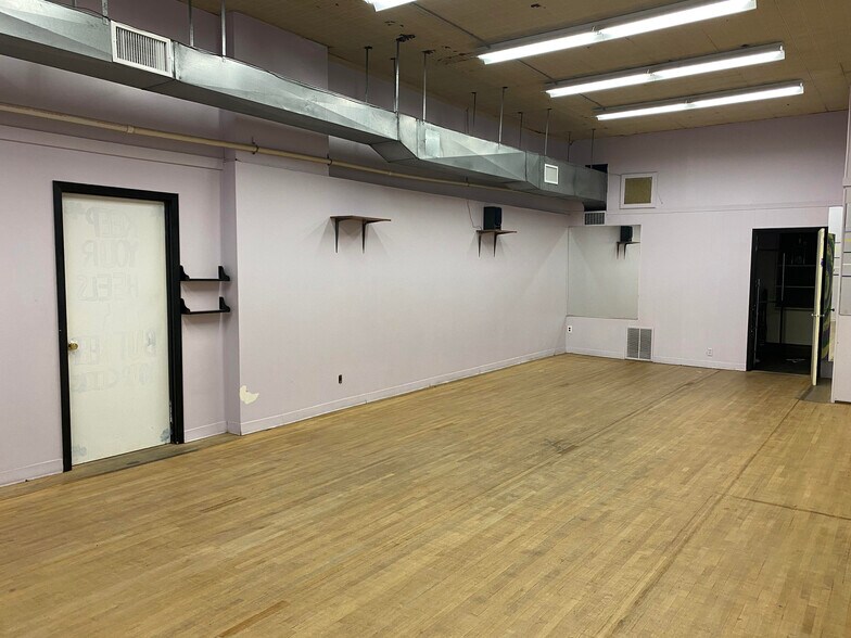 More Photos Of 2958 Delaware Ave, Kenmore Storefront For Lease