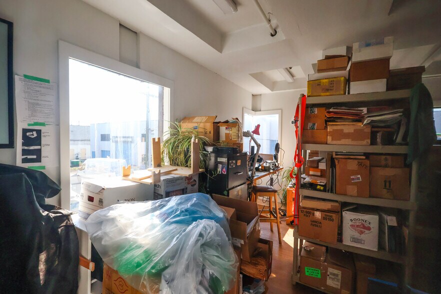 More Photos Of 125 W 71st Ave, Vancouver Warehouse For Lease