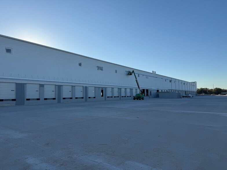 More Photos Of 4130 W Gandy Blvd, Tampa Unknown For Lease