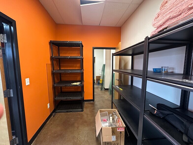 More Photos Of 100 Lawrence ln, Shepherdsville General Retail For Sale