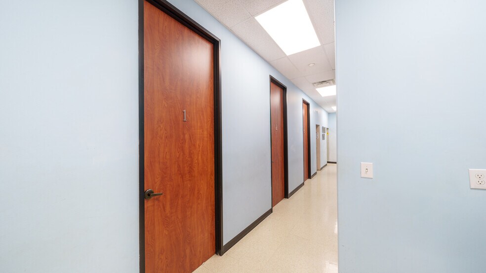 More Photos Of 2615 Strawberry Rd, Pasadena Drugstore For Sale