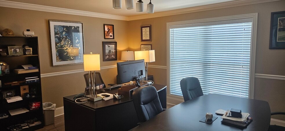 More Photos Of 109 Holiday Ct, Franklin Office For Lease