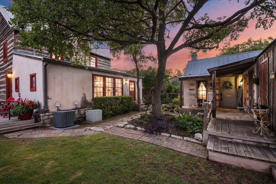 More Photos Of 104 E Austin St, Fredericksburg Storefront Retail Residential For Sale