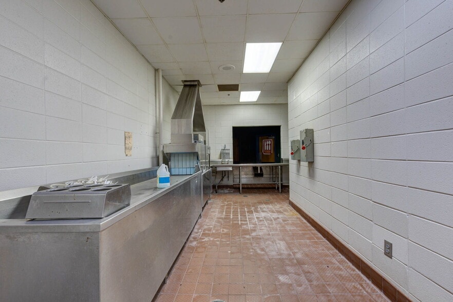 More Photos Of 18425 Main St, Woodbury Schools For Sale