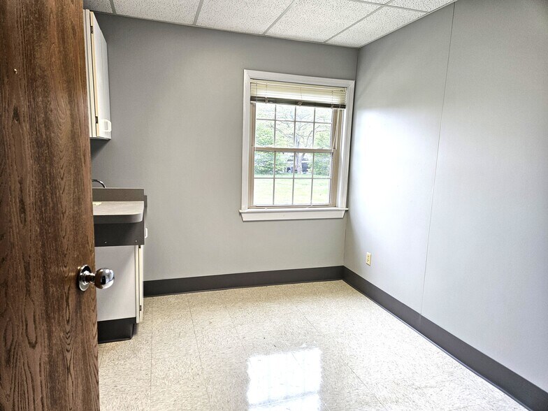 More Photos Of 4700 Mcleod Dr E, Saginaw Medical For Lease