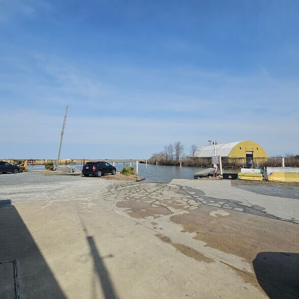 More Photos Of 108 Tilbury Rd, Salem Marina For Sale