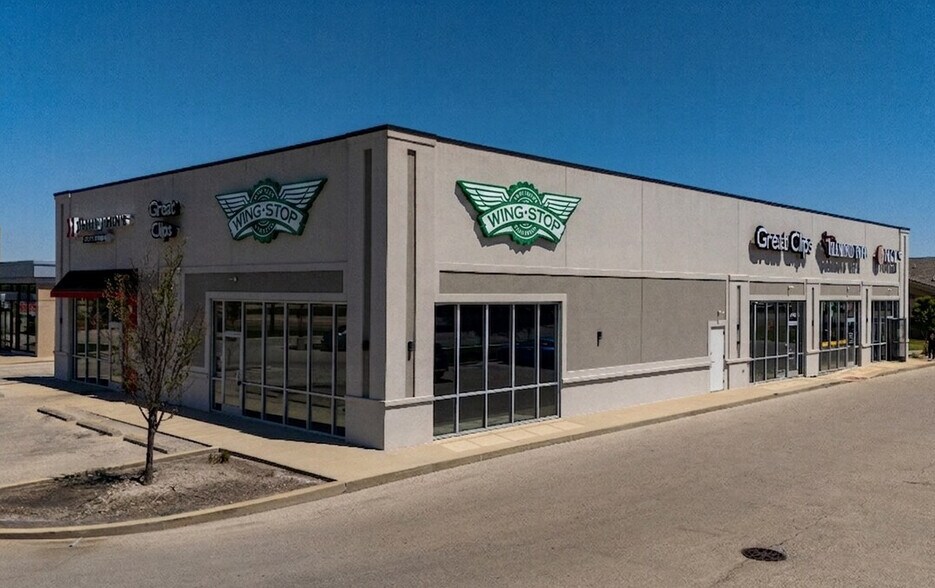 Primary Photo Of 2401 N Bloomington St, Streator Storefront For Sale