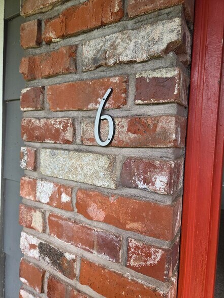 More Photos Of 211 SE Uglow St, Dallas Apartments For Sale