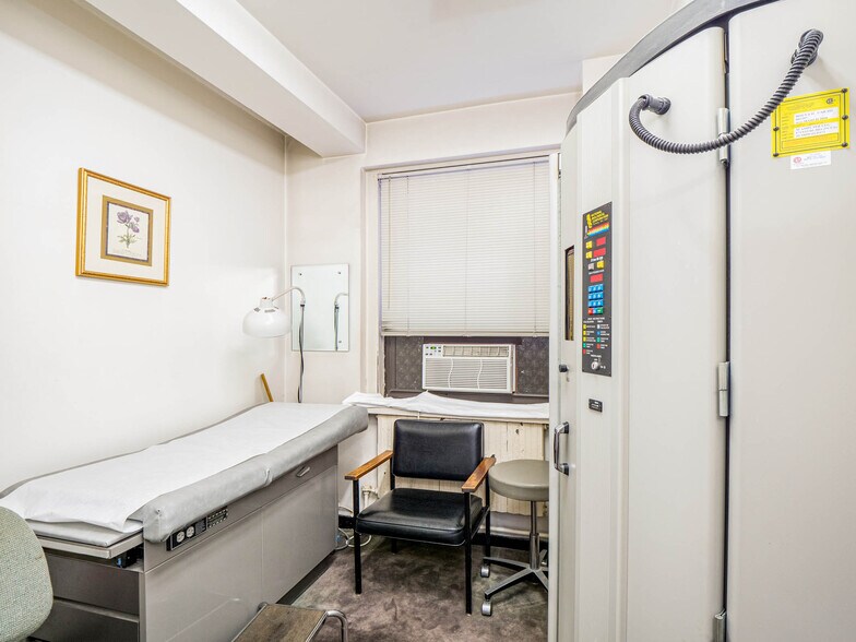 More Photos Of 115 E 61st St, New York Medical For Sale