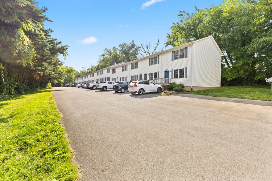 More Photos Of 265 Hallock Pl, Abingdon Multifamily For Sale