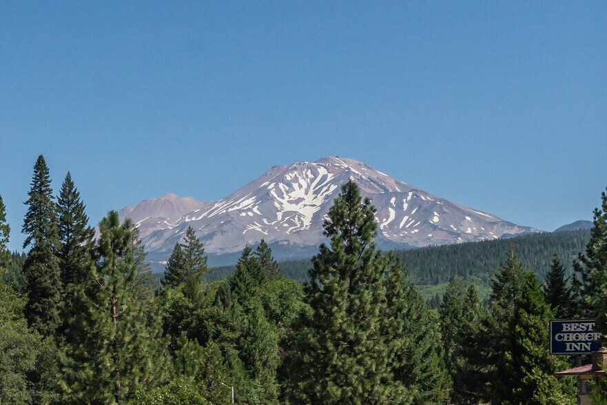 More Photos Of 4221 Siskiyou Ave, Dunsmuir Hotel For Sale