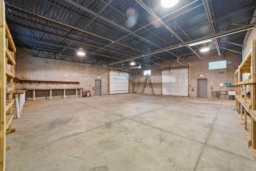 More Photos Of 9552 York Alpha Dr, North Royalton Service For Sale