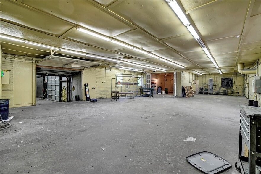 More Photos Of 1 Pete Hollis Blvd, Greenville Auto Repair For Sale