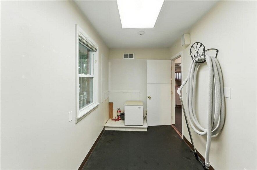 More Photos Of 2789 Post Rd, Warwick Office Residential For Sale