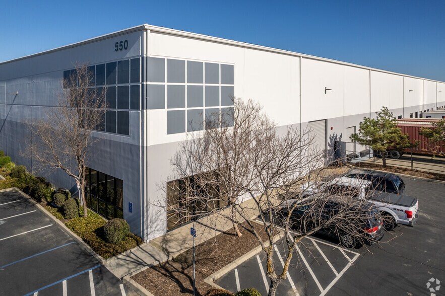 More Photos Of 550 N Pioneer Ave, Woodland Distribution For Sale