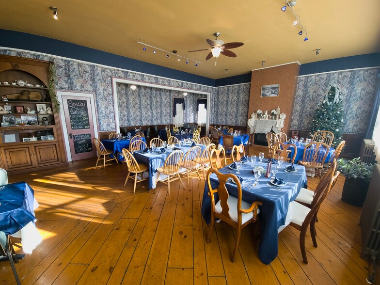 More Photos Of 15 Berkley Rd, Barnesville Restaurant For Sale