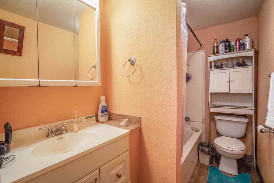 More Photos Of 1408 E Wise St, Bowie Hotel For Sale